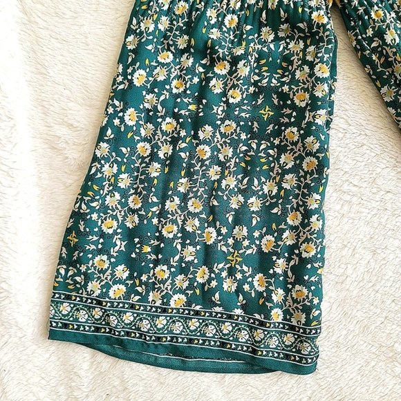 Max Studio Pleated Floral Top Size Medium - Picture 10 of 13